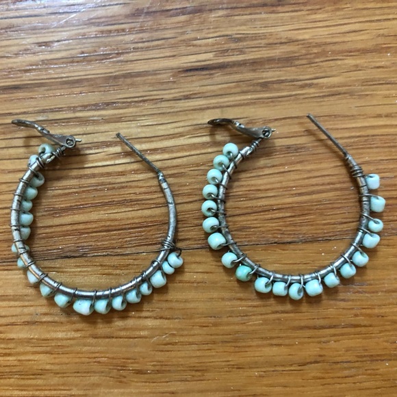 Beaded hoop earrings - Picture 2 of 3